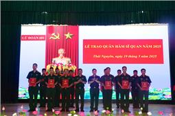 Trao quyết định thăng quân hàm, nâng lương sĩ quan năm 2025